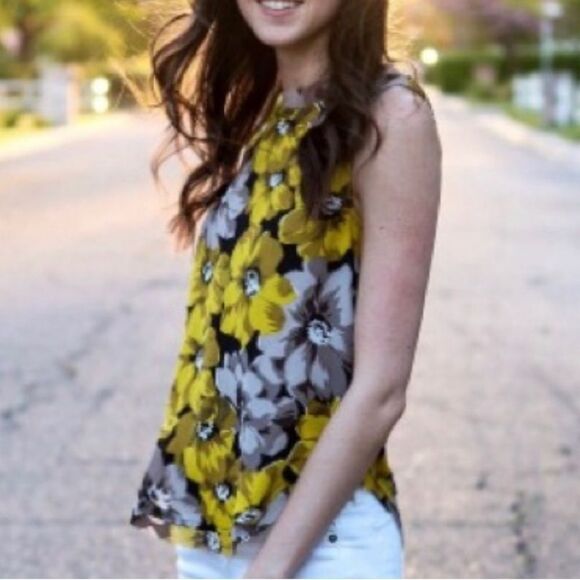 Who What Wear Yellow Floral Sleeveless Blouse • Medium - Picture 1 of 12